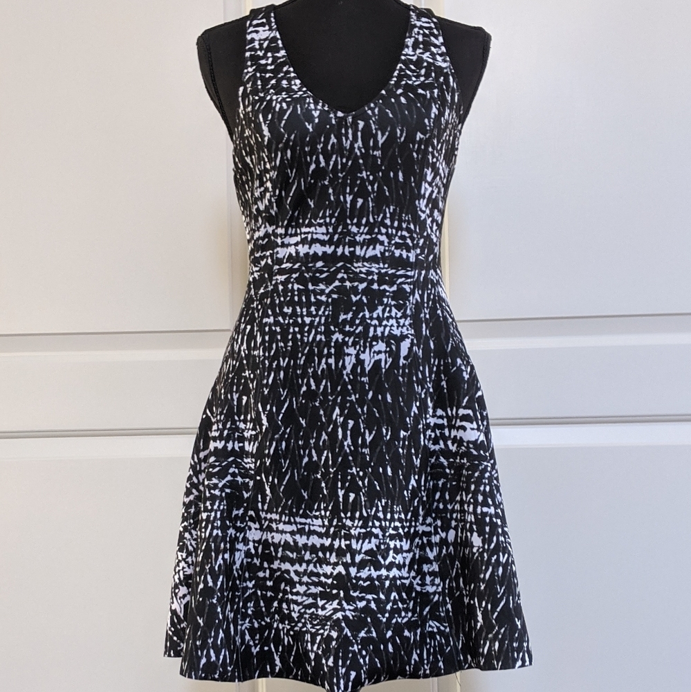 Abercrombie & Fitch Black & White Scuba Dress, size medium
